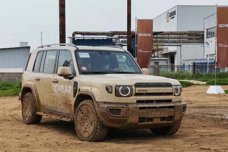 iCar, Jajal iCar V27 di Medan Off-road, Tenaga Besar dan Handling Pintar,  Test off-road iCar V27, Handling di Jalan Licin, Kontur Berbukit, Kesimpulan