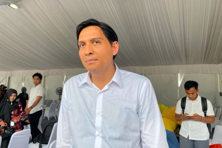 Lucky Hakim ke Jepang, lucky hakim liburan ke jepang, lucky hakim ke jepang, lucky hakim bupati mana, kenapa lucky hakim langgara aturan menteri, lucky hakim belum dikenakan sanksi, kronologi liburan lucky hakim, lucky hakim jepang, Buntut Liburan Bupati Lucky Hakim ke Jepang Tanpa Izin, Belum Dikenakan Sanksi, Kronologi liburan Bupati Lucky Hakim ke Jepang, Tidak izin ke gubernur dan menteri, Bupati Lucky Hakim kanggar UU Kemendagri, Bupati Lucky Hakim minta maaf, Lucky Hakim diperiksa Inspektorat Jenderal Kemedagri, Belum ada sanksi tegas untuk Lucky Hakim