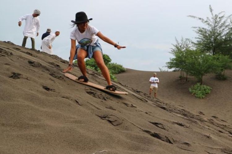 Pantai Parangtritis, parkir, Tak Mau Bayar Tiket, Banyak Kendaraan Ngebut Terobos Masuk Pantai Parangtritis