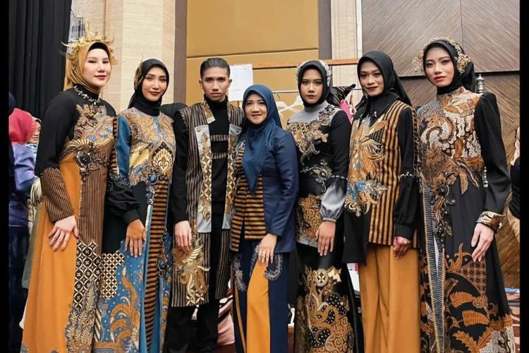 SURABAYA, Surabaya, Fashion, desainer, wastra Nusantara, fashion, Warisan budaya, wastra nusantara, fashion show surabaya, desainer surabaya, wastra nusantara fashion, 17 Desainer Surabaya Pamerkan Batik hingga Lurik dengan Sentuhan Modern