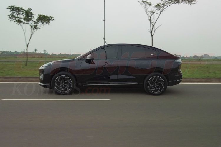 SUV listrik, mobil listrik, BYD Sealion 7, Hyptec HT Premium, BYD Sealion 7 vs Hyptec HT Premium, harga BYD Sealion 7, harga Hyptec HT Premium, spesifikasi BYD Sealion, spesifikasi Hyptec HT Premium, Perbandingan BYD Sealion 7 dan Hyptec HT Premium, SUV Listrik Terbaru, Desain Eksterior yang Menarik, Interior yang Nyaman dan Futuristik, Teknologi dan Sistem Keselamatan yang Canggih, Performa Tinggi dengan Jarak Tempuh Optimal, Penawaran Harga yang Kompetitif, Kesimpulan: Memenuhi Kebutuhan Konsumen yang Beragam