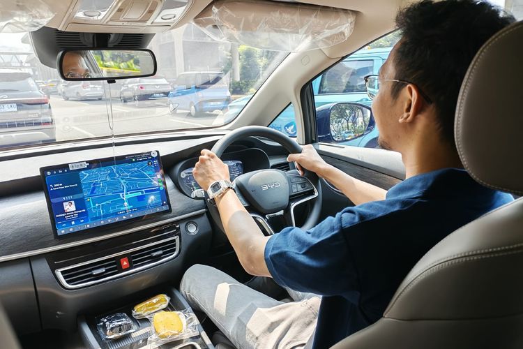 BYD M6 DM, Chery Tiggo 8 CSH, BYD M6 DM vs Chery Tiggo 8 CSH, Mana Lebih Menarik?, Teknologi, Efisiensi dan Jarak Tempuh, Fitur dan Karakter Kabin, Belum Dapat Insentif EV, Harga dan Posisi Pasar, Dua Karakter Berbeda