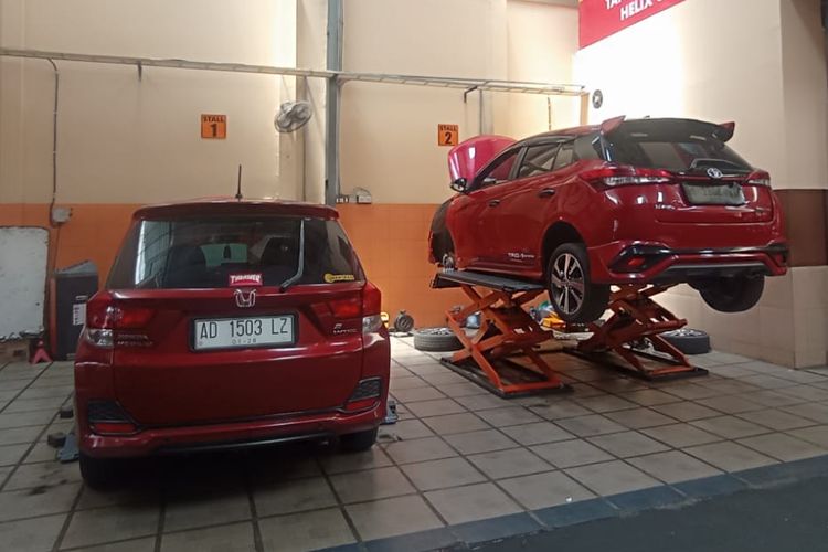 suspensi mobil, kenyamanan berkendara, tanda kerusakan, perawatan suspensi, Kenali Tanda Kerusakan Suspensi Mobil Anda