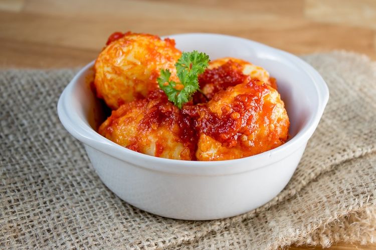olahan telur, 5 Olahan Telur untuk Menu Harian atau Bekal, Murah Praktis Bernutrisi, 1. Rendang Telur, Gurih dan Aromatik, 2. Telur Balado, Pedas Gurih dan Manis, 3. Telur Gulung, Lembut dan Praktis, 4. Semur Telur, Manis Gurih, 5. Telur Tumis Cabai Hijau Saus Tiram, Pedas Gurih dan Segar