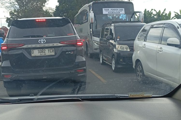 mudik Lebaran 2025, cerita mudik lebaran, cerita mudik kena macet panjang, macet panjang mudik lebaran, macet mudik lebaran 2025, Cerita 3 Pemudik Kena Macet Parah, Total Perjalanan 24 Jam