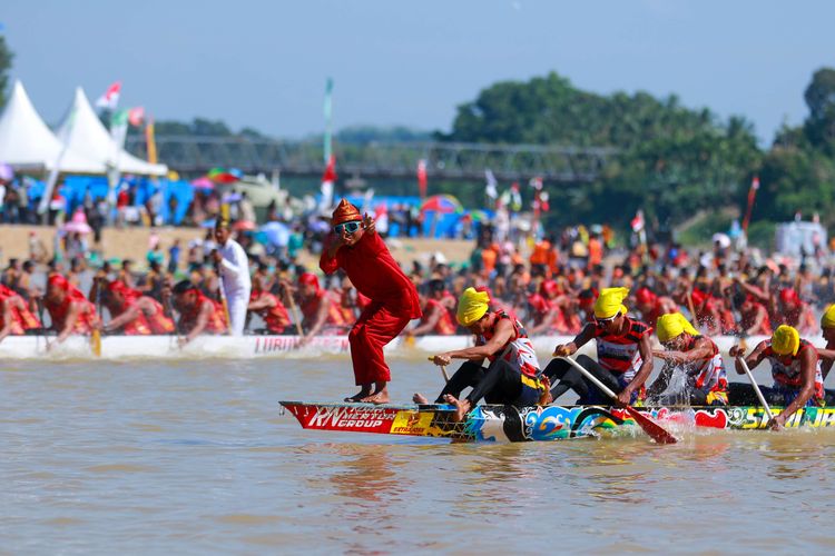 Riau, Kuansing, Festival Pacu Jalur 2025, Rapper Melly Mike, Rapper Melly Mike Jatuh Hati dengan Keramahan Warga Kuantan Singingi