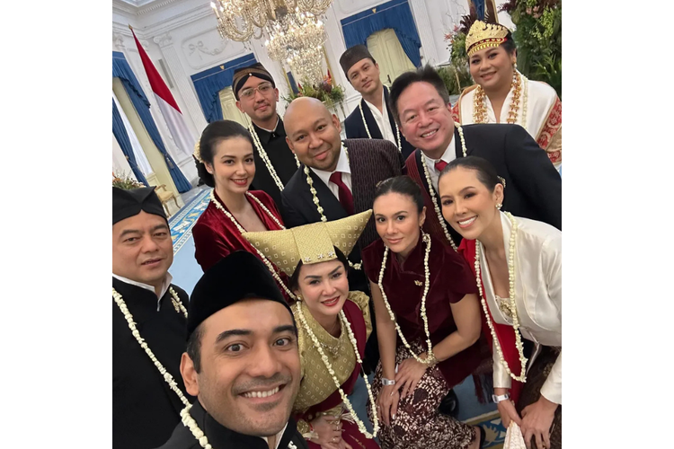 Velove Vexia, Raffi Ahmad, Nagita Slavina, Iko Uwais, Happy Salma, Wulan Guritno, Nicholas Saputra, istana merdeka, Ario Bayu, Audy Item, Verrell Bramasta, wastra nusantara, upacara 17 agustus 2025, HUT ke-80, upacara kemerdekaan indonesia, Gaya 14 Selebritas di Upacara HUT Ke-80 RI di Istana Merdeka, Ada Nicholas Saputra, 1. Nicholas Saputra, 2. Rossa, 3. Isyana Sarasvati, 4. Cakra Khan, 5. Wulan Guritno, 6. Ario Bayu, 7. Kirana Larasati, 8. Velove Vexia, 9. Verrell Bramasta, 10. Raffi Ahmad, 11. Nagita Slavina, 12. Happy Salma, 13. Iko Uwais , 14. Audy Item