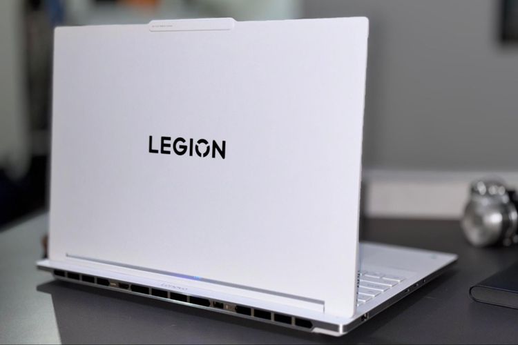 Lenovo, call of duty, laptop gaming, Call of Duty Warzone, Legion 7i, STEM, Lenovo Legion, kecerdasan buatan, Lenovo Legion 7i, laptop AI, Arrow Lake, Intel Core Ultra 9 275HX, laptop gaming AI, PureSight OLED Gaming, Menilik Lenovo Legion 7i 16IAX10, Laptop Gaming Premium yang Bisa Jadi Workstation Profesional, Performa tinggi dengan Intel Core Ultra 9 275HX, Mode gaming fleksibel, Tetap stabil di Performance Mode , Layar PureSight OLED Gaming dengan audio imersif, Keyboard TrueStrike dengan RGB per-key, AI Engine+ dan Legion Space, Desain sleek dan clean, Kamera, software, dan baterai