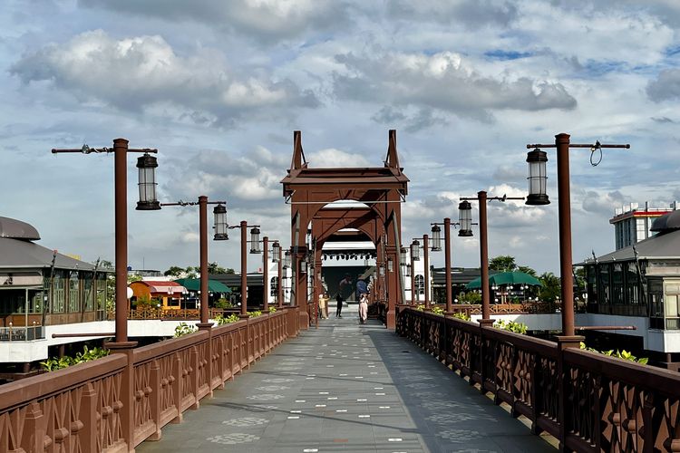 Modal Rp 3.500, Kamu Bisa Jelajahi 4 Tempat Wisata Gratis di PIK Ini, 1. La Riviera atau Kota Belanda, 2. Taman Doa Hati Tersuci Maria, 3. Aloha, 4. Batavia PIK