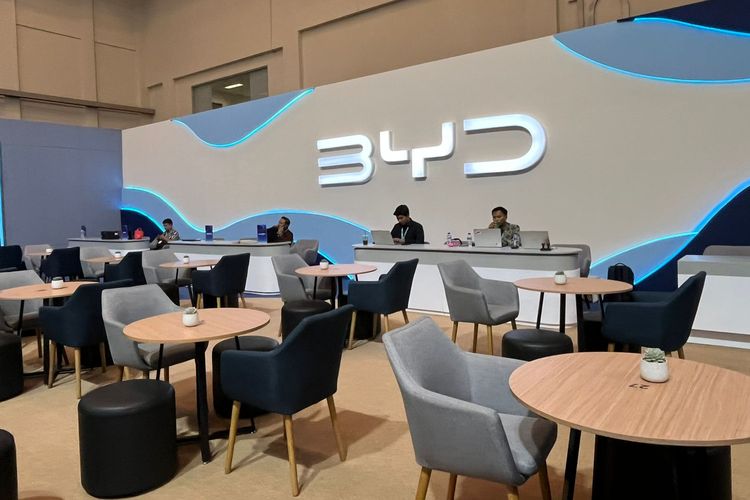 GJAW 2025, BYD Atto 1, Atto 1, simulasi kredit, mobil listrik murah, Simulasi kredit, Simulasi Kredit Mobil Listrik BYD Atto 1, Angsuran mulai Rp 4 Jutaan