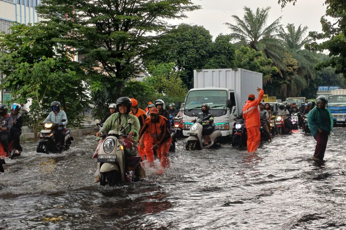 banjir jakarta, Daftar 5 Ruas Jalan Terdampak Banjir Jakarta Hari Ini