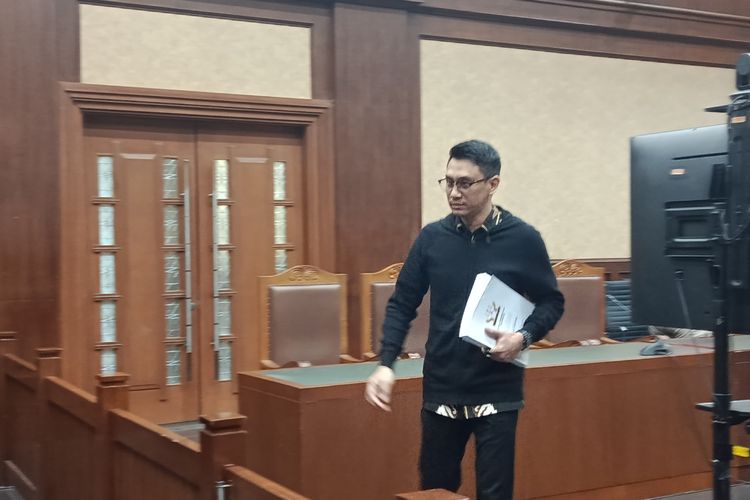 suap hakim, kasus suap hakim, Wahyu Gunawan, panitera pn jakarta utara, Tangis Panitera Wahyu Gunawan di Sidang Suap Hakim: Mohon Vonis Ringan demi Anak-Anak, Ayah dari Empat Anak Kecil, Akui Salah, tapi Sebut Hanya Jadi Perantara, Tuntutan 12 Tahun Penjara dan Denda, Kasus Suap Hakim Vonis Lepas, Penyesalan Seorang Abdi Hukum