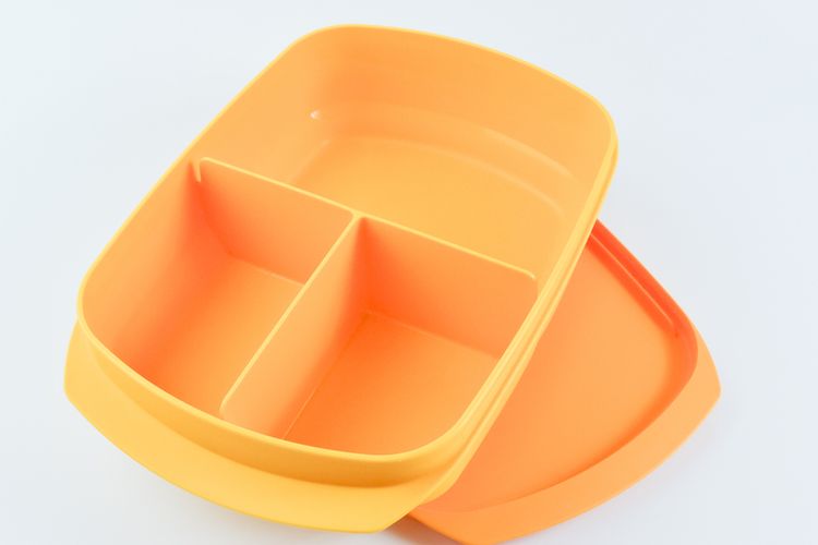 Oven, Benda yang tidak boleh dimasukkan ke oven, Awas Bisa Kebakaran atau Meledak, Jangan Masukkan 5 Benda Ini ke Oven, 1. Makanan dan sisa makanan tanpa pelindung, 2. Plastik, 3. Peralatan gelas yang tidak tahan panas, 4. Kertas lilin dan produk kertas lainnya, 5. Handuk atau sarung tangan oven yang basah