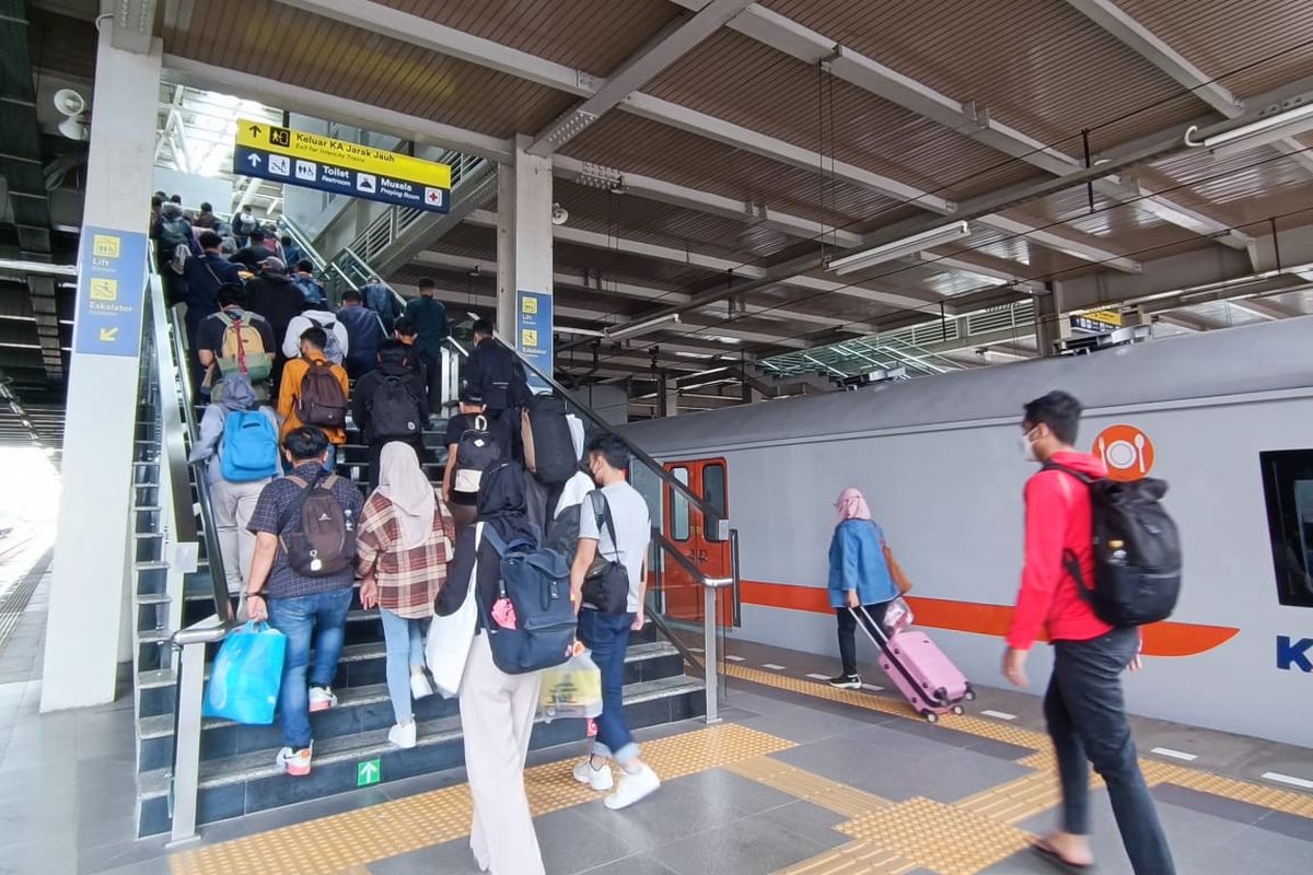 demo dpr hari ini, demo 28 agustus, Antisipasi Demo DPR Hari Ini, KAI Berhentikan 19 KA Jarak Jauh di Jatinegara