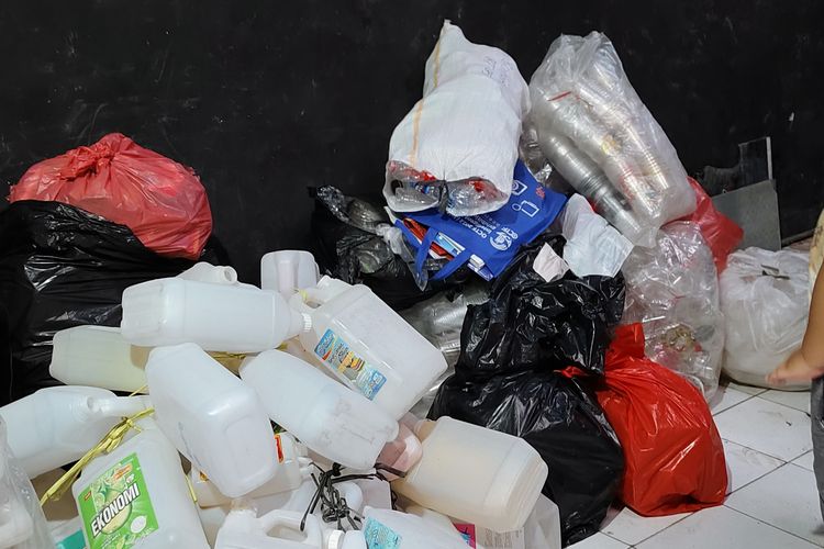 Belajar dari Gang Hijau Srengseng: Menabung Sampah, Mendulang Rupiah