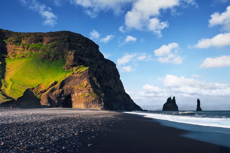 negara terdamai di dunia 2025, apa negara terdamai di dunia, tempat wisata di negara terdamai di dunia, tempat wisata di islandia, rekomendasi tempat wisata di islandia, Islandia Jadi Negara Paling Damai di Dunia, Intip 8 Tempat Wisatanya, 1. Air Terjun Dynjandi, 2. Kirkjufell, 3. Reynisfjara, 4. Reykjavik, 5. Danau Viti, 6. Vatnajokull, 7. Landmannalaugar, 8. Strokkur