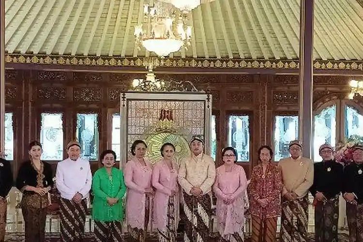 PB XIV Hamengkunegoro, Keraton Surakarta, Keraton Kasunanan Surakarta, Abdi Dalem Keraton Surakarta, bebadan keraton surakarta, PB XIV Hamengkunegoro Angkat Abdi Dalem Baru, Libatkan Tokoh Nasional hingga Figur Muda, Susunan Pangageng, Susunan Pangarsa, Jabatan Lain Keraton, Lembaga Hukum Raja