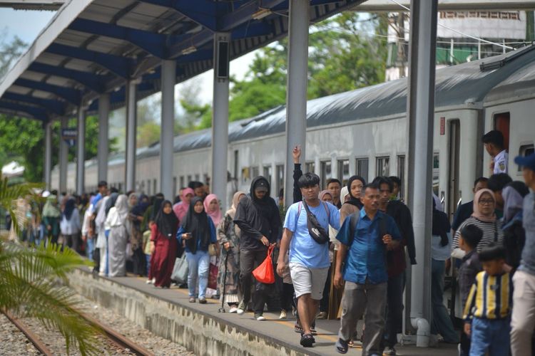 kereta api, promo tiket kereta, diskon tiket kereta, Promo KAI, promo KAI 20 persen, Berburu Promo KAI 20 Persen, Pria Ini Berhasil Dapat Tiket Eksekutif ke Jakarta Rp 400.000