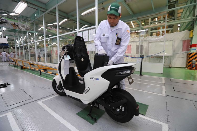 industri otomotif, local content, TKDN, Rachmad Basuki, Mengapa TKDN Krusial Dalam Industri Otomotif Indonesia