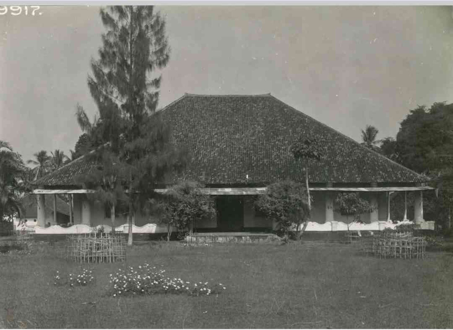 Depok, Landhuis Tjimanggis, Sejarah Depok yang Nyaris Terkikis, Museum Rumah Cimanggis , Sejarah Landhuis Tjimanggis , Berpindah tangan , Kehancuran landhuis Tjimanggis 