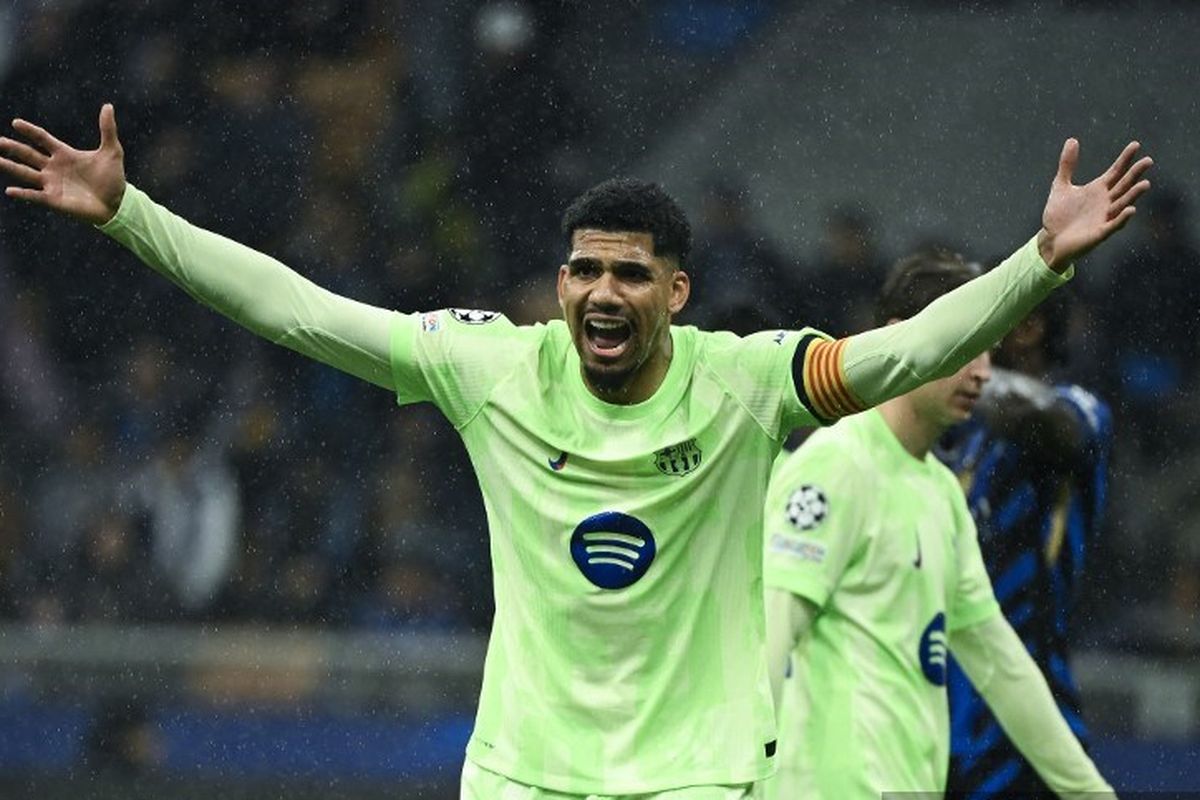 Ronald Araujo, Marc-Andre ter Stegen, liga spanyol, Barcelona, Barcelona Copot Kapten Ter Stegen, Araujo Pimpin Ruang Ganti