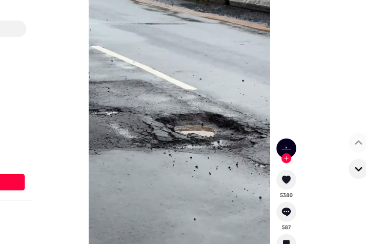 pelek, jalan tol, Pelek Pecah Hajar Lubang di Jalan Tol, Pengemudi Ini Klaim Ganti Rugi