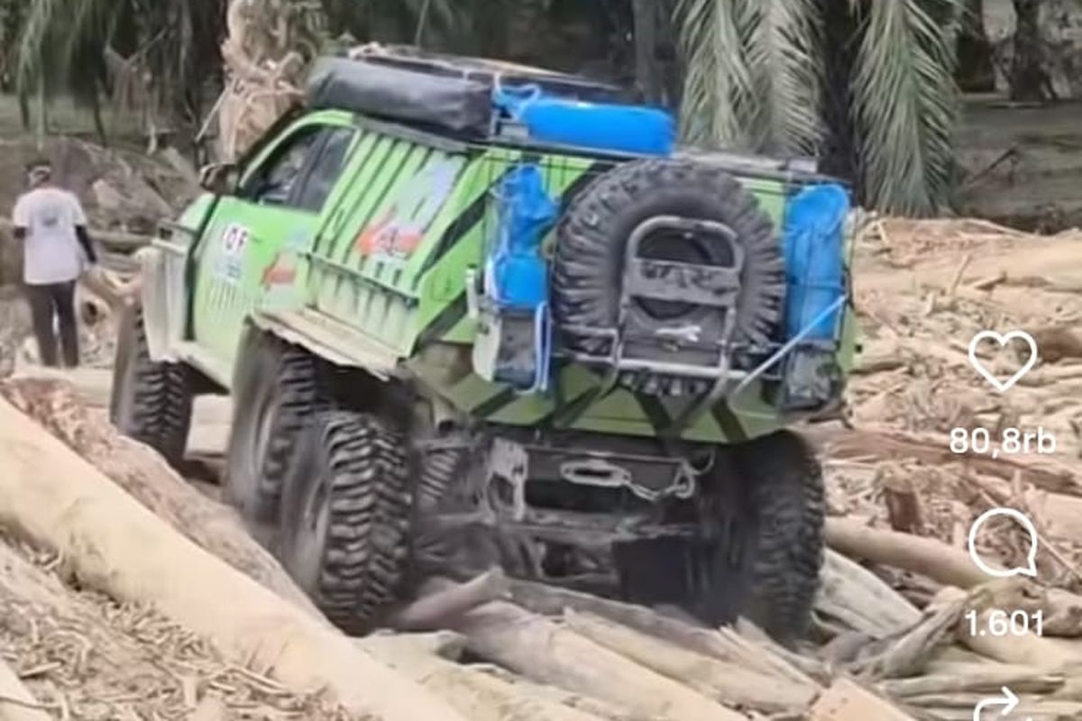 banjir, Toyota Hilux, modifikasi, Off-Road, Spesifikasi Mobil Offroad 6x6 yang Dipakai dalam Misi Kemanusiaan di Aceh