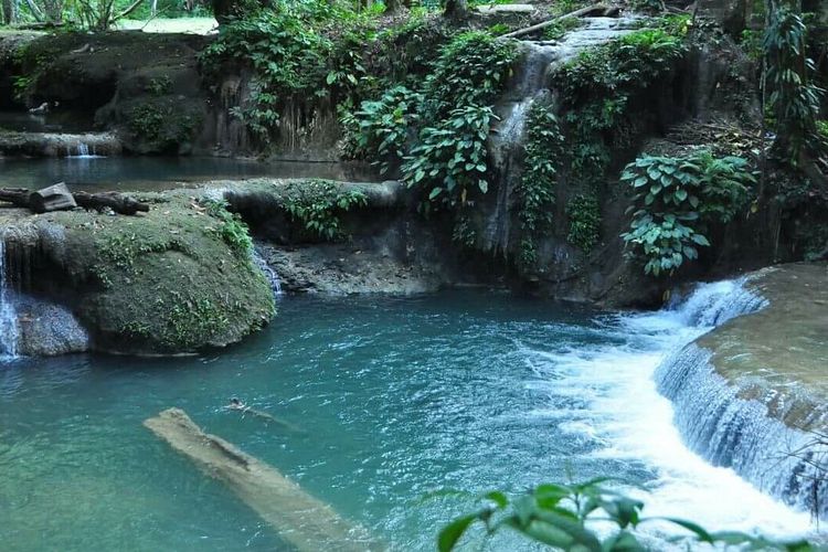 wisata alam, Luwuk Banggai, 5 Wisata Alam di Luwuk Banggai yang Wajib Dikunjungi, Cocok Buat Healing, 1. Air Terjun Salodik, 2. Pulau Dua, 3. Bukit Teletubbies, 4. Pantai Kilo 5, 5. Air Terjun Laumarang