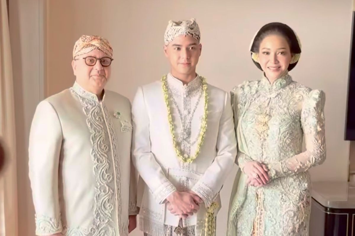 Maia Estianty, Al Ghazali, Irwan Mussry, Alyssa Daguise, Al Ghazali Alyssa Daguise, Pernikahan Al Ghazali Alyssa Daguise, pernikahan al ghazali dan alyssa daguise, akad nikah Al Ghazali dan Alyssa Daguise, Al Ghazali akad nikah, Dampingi Al Ghazali Akad Nikah, Maia Estianty dan Irwan Mussry Tampil Serasi dan Berkelas