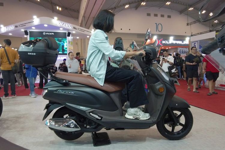 Suzuki Access 125, TVS Callisto 125, motor skutik, retro-modern, Suzuki Access 125 vs TVS Callisto 125: Mana yang Lebih Baik?, Performa Mesin , Kenyamanan Berkendara , Fitur Unggulan, Pertimbangan Harga , Kesimpulan
