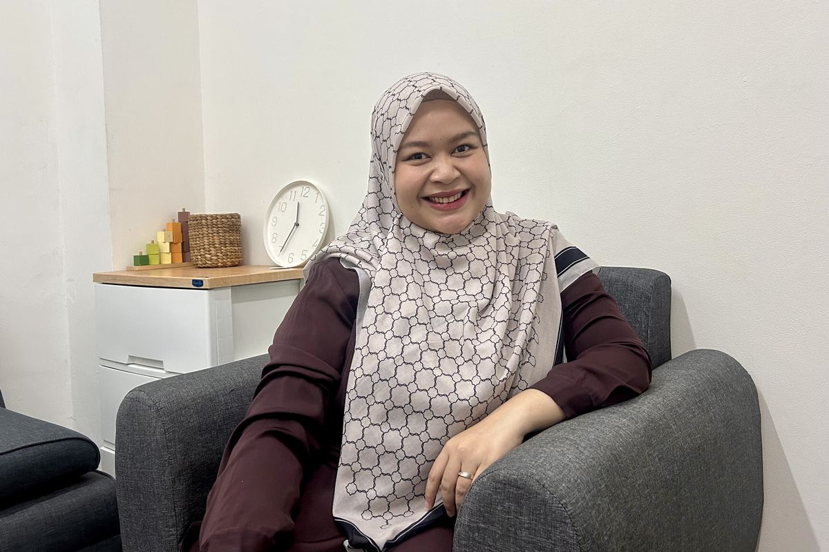 rasa bersalah, Rasa Bersalah Ibu pada Anak, Kapan Masih Wajar dan Kapan Perlu Diwaspadai?, Ketika ekspektasi terlalu jauh dari realita,  Ilustrasi sedih., Cara mengenali rasa bersalah yang masih wajar, Tanda rasa bersalah yang sudah tidak sehat, Ibu jadi tidak fokus saat bersama anak