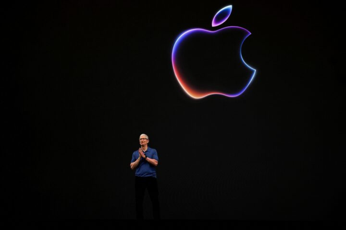 Tim Cook, CEO Apple, John Ternus, Inikah Kandidat Kuat CEO Apple Pengganti Tim Cook?