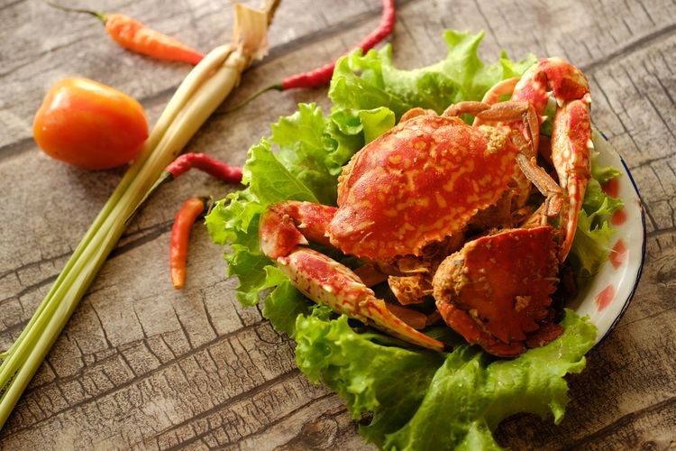 Seafood, seafood, resep seafood rumahan, kuliner khas Jawa Timur, seafood Jawa Timur, resep kepiting kluwek, cumi masak petis, masakan laut Nusantara, makanan khas pesisir timur Jawa, 10 Resep Seafood Khas Jawa Timur, dari Kepiting Kluwek hingga Cumi Petis yang Bikin Ketagihan, 1. Asem-Asem Kepiting, 2. Bandeng Isi Telur, 3. Kerang Masak Bening, 4. Jukok Paes Kembung, 5. Kepiting Masak Kluwek, 6. Pepes Udang Kelapa, 7. Kari Pedas Rajungan, 8. Pepes Ikan Tongkol, 9. Pindang Kepala Tenggiri, 10. Cumi Masak Petis