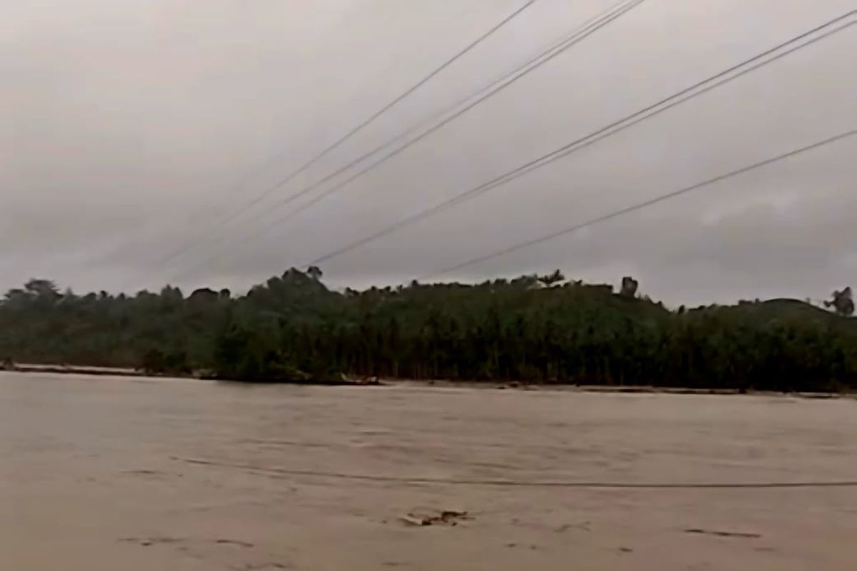 BPBD Aceh Timur, bencana Hidrometeorologi, banjir aceh utara meluas, banjir Aceh Timur, BPBD Aceh Utara, Banjir Meluas di Aceh Timur dan Utara: Warga Bertahan di Atap Rumah, Ribuan Lainnya Mengungsi