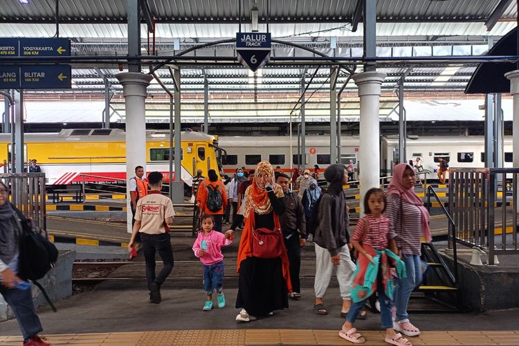 stasiun kereta api favorit, H-5 Natal, Stasiun Pasarsenen Jakarta Jadi Tujuan Favorit Penumpang