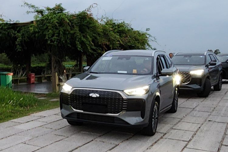 Wuling Cortez Darion PHEV, Chery Tiggo 8 CSH, mobil elektrifikasi, Teknologi Hybrid, wuling darion, MPV atau SUV: Komparasi Wuling Darion PHEV dan Chery Tiggo 8 CSH