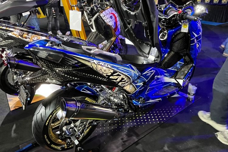 XMAX, modifikasi, CustoMAXI, Yamaha XMAX, King CustoMAXI 2025, Yamaha XMAX Hedon dengan Emblem Emas 18 Karat