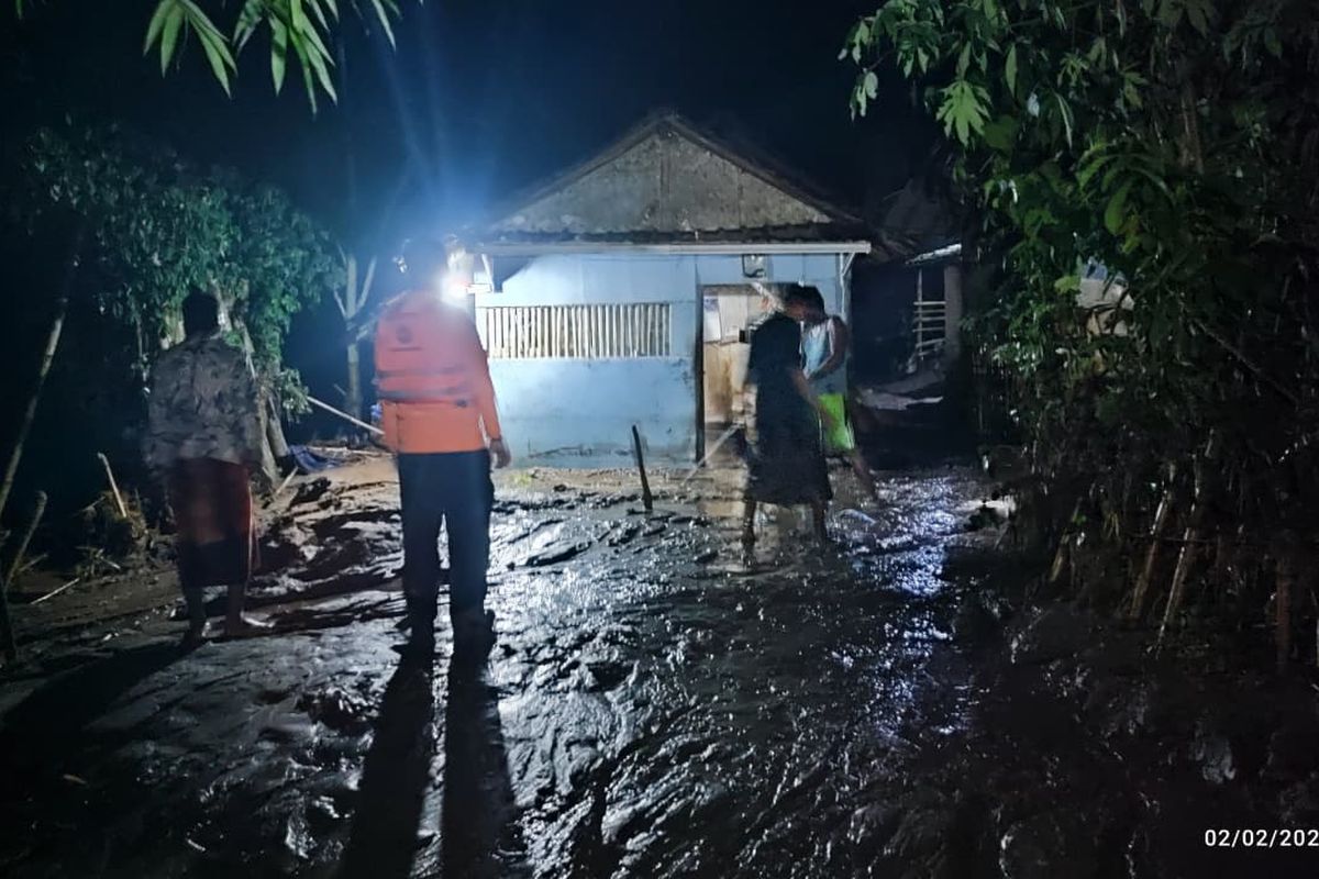 banjir, Jember, staf Kecamatan Panti, Staf Kecamatan Panti Hanyut Saat Banjir Jember, Sempat Bawa Keluarga Mengungsi
