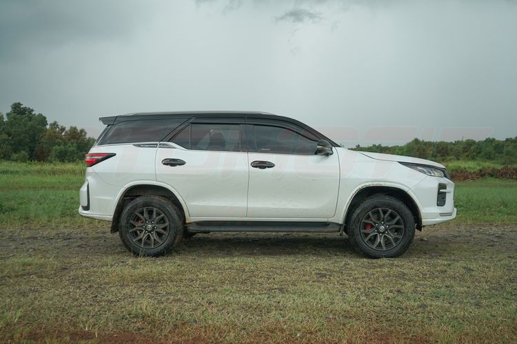 Toyota, test drive, Konsumsi BBM, Fortuner 2.8 GR Sport, performa berkendara, Tes Performa dan Konsumsi BBM Toyota Fortuner GR Sport