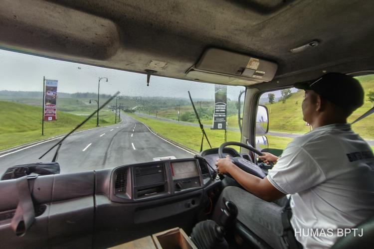 Kemenhub, kelebihan muatan, ODOL, kelebihan dimensi, Truk ODOL, Kemenhub Bentuk Tim Kecil Percepatan Penanganan Truk ODOL