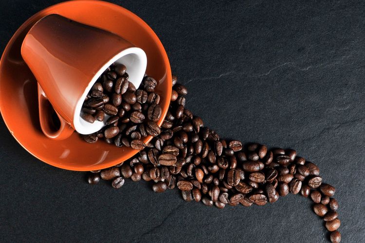kopi, Alasan Kopi Bikin Kita Lebih Sering Buang Air Kecil, Mengapa kopi bikin kita sering buang air kecil?, Efek kafein pada kandung kemih, Volume urine bisa lebih banyak dari biasanya, Perlu khawatir atau tidak?