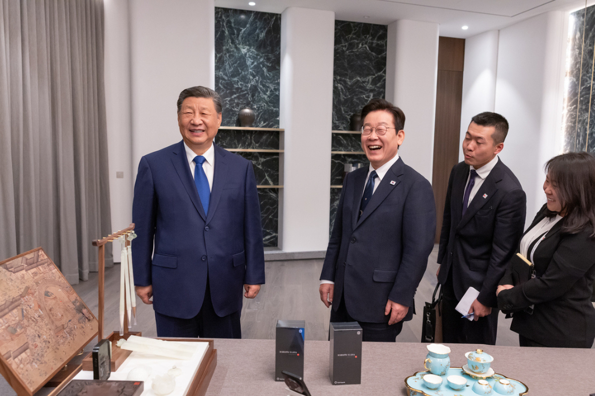 Xiaomi, Xi Jinping, Presiden China, presiden korea selatan, Lee Jae-myung, Xi Jinping Hadiahi Presiden Korea Selatan HP Xiaomi, Saling Bercanda soal Mata-mata
