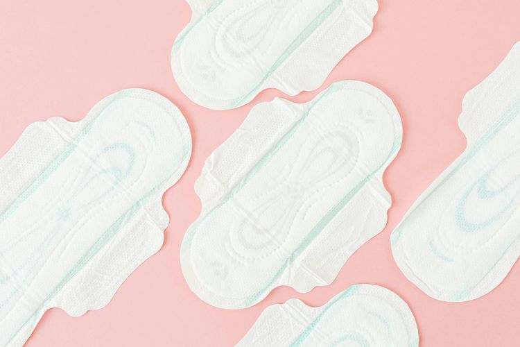 dokter obgyn, dokter obstetri dan ginekologi, kesehatan intim perempuan, tips menjaga organ reproduksi wanita, tips menjaga kesehatan organ reproduksi wanita, 4 Cara Menjaga Kesehatan Organ Intim Perempuan, Selalu Ganti Pakaian Dalam, 1. Rutin mengganti pakaian dalam dan pembalut, 2. Tidak menahan buang air kecil dan cukup minum air putih, 3. Menjaga kebersihan sebelum dan sesudah hubungan intim, 4. Pentingnya vaksinasi HPV