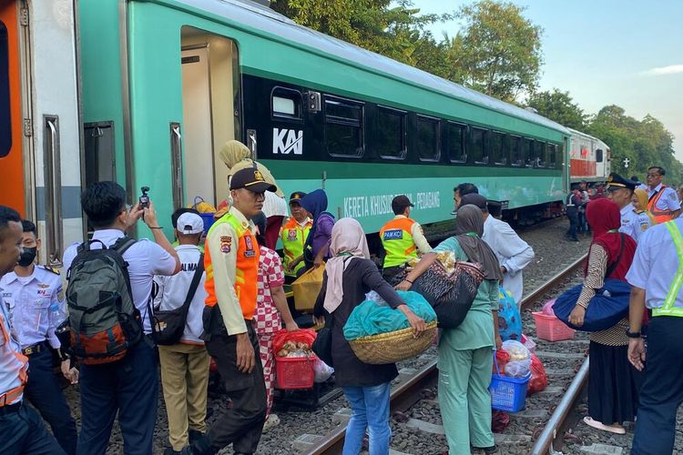 kereta khusus petani dan pedagang, tarif kereta khusus petani dan pedagang, rute kereta khusus petani dan pedagang, harga tiket kereta khusus petani dan pedagang, Resmi Beroperasi, Berapa Tarif Kereta Khusus Petani-Pedagang?