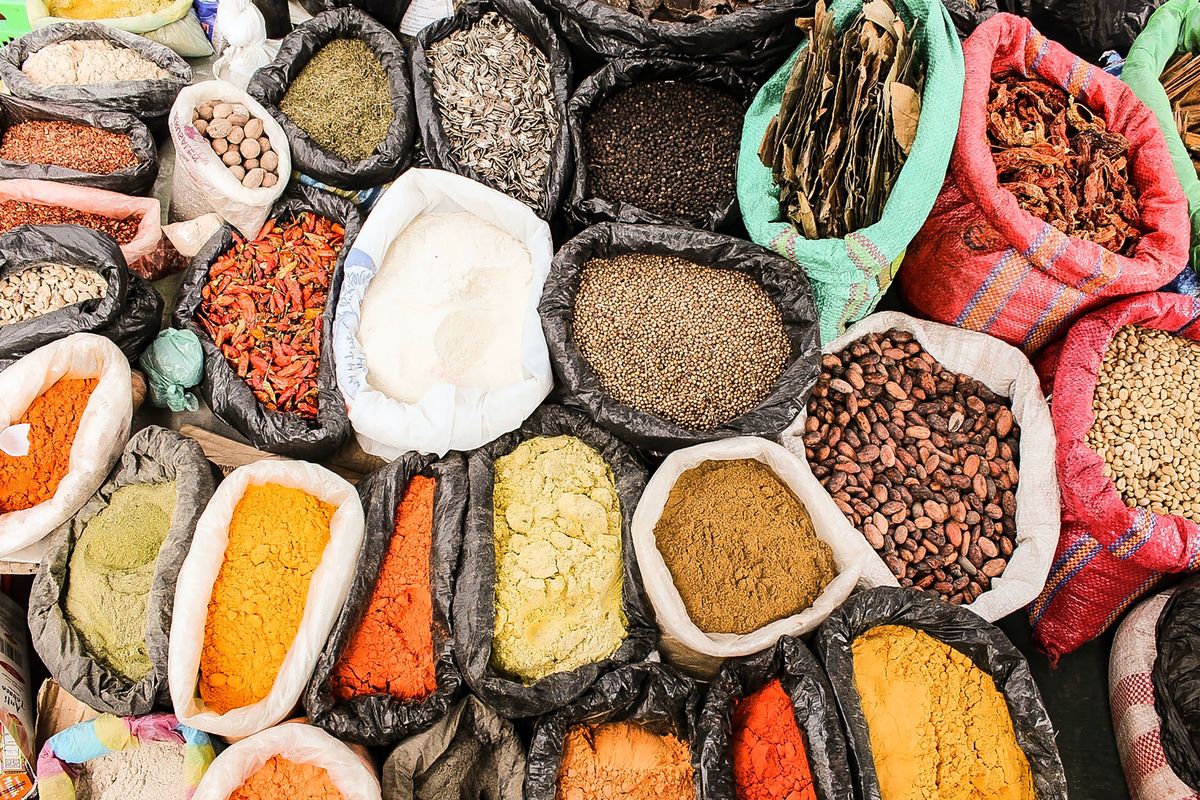 rempah, Indonesia, masakan, bumbu, 7 Rempah Asli Indonesia yang Paling Disukai Dunia Versi TasteAtlas, 1. Lengkuas (Galangal), 2. Andaliman, 3. Kemukus (Cubeb Pepper), 4. Daun Salam, 5. Kecombrang, 7. Cengkeh