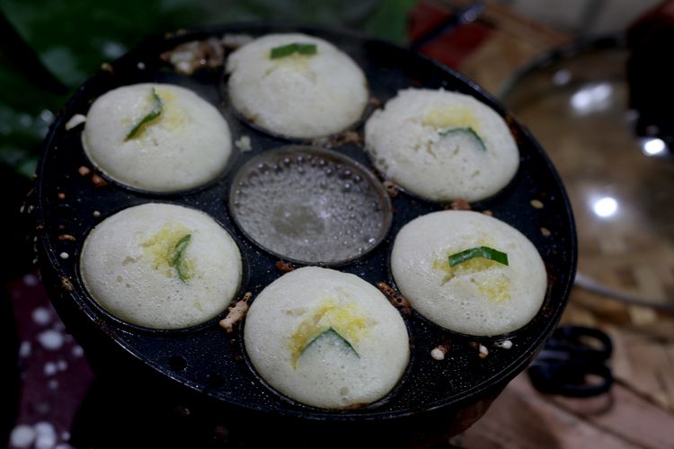 kue tanpa tepung terigu, kue tradisional tanpa tepung terigu, kue basah tanpa tepung terigu, kue kering tanpa tepung terigu, 4 Tips Bikin Kue Tanpa Terigu, Tetap Renyah dan Lembut Sampai Besok, 1. Gunakan Tepung Pengganti Berkualitas Baik, 2. Masukkan Tepung Sedikit Demi Sedikit, 3. Pilih Gula Halus agar Tekstur Kue Lebih Lembut, 4. Gunakan Mentega Berkualitas dan Beraroma Wangi