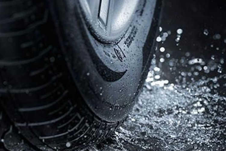 aquaplaning, mobil, Begini Tanda Mobil Mau 