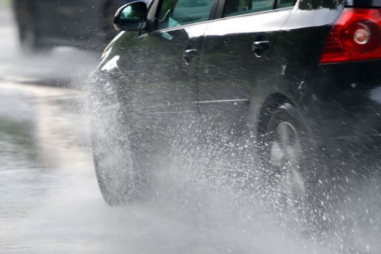 Jasa Marga, pohon tumbang, cuaca ekstrem, jalan tol, Reklame Ambruk hingga Banjir di Tol, Begini Respons Jasa Marga