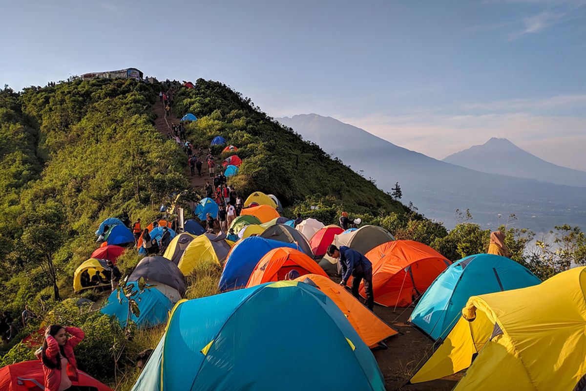 5 Gunung yang Ramah Pemula, Cocok untuk Solo Hiking, 1. Gunung Andong, 2. Gunung Prau, 3. Gunung Bismo, 4. Gunung Penanggungan