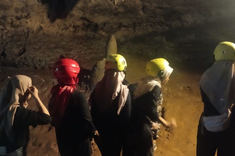 Goa Kiskendo, Caving Sumitro, Petualangan Bawah Tanah 1,5 Jam di Goa Kiskendo Kulon Progo